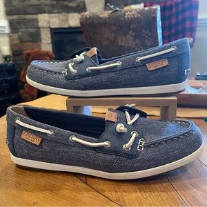 Women’s blue canvas Sperry Top-Sider shoes in size 7M.